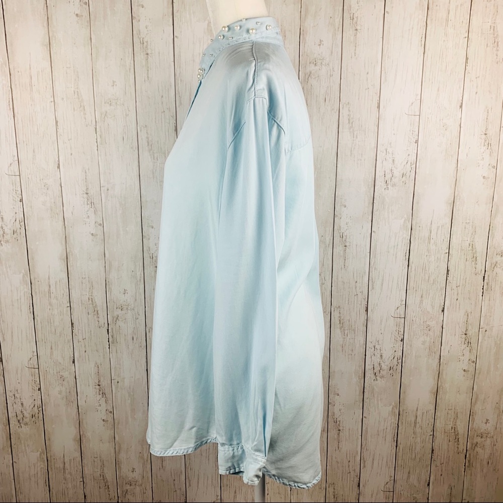 🔥CHELSEA & THEODORE🔥ANTHRO CHAMBRAY BLOUSE PEARL EMBELLISHMENTS MEDIUM NWT - Picture 3 of 6